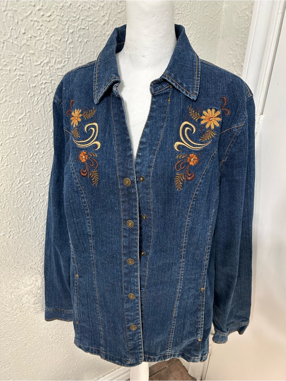 Denim Embroidered Button-Front Women’s Jeans Jacket - Blue